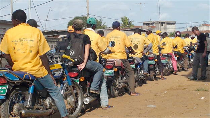 Des zémidjans sur une route à Cotonou. Photo : www.news.acotonou.com